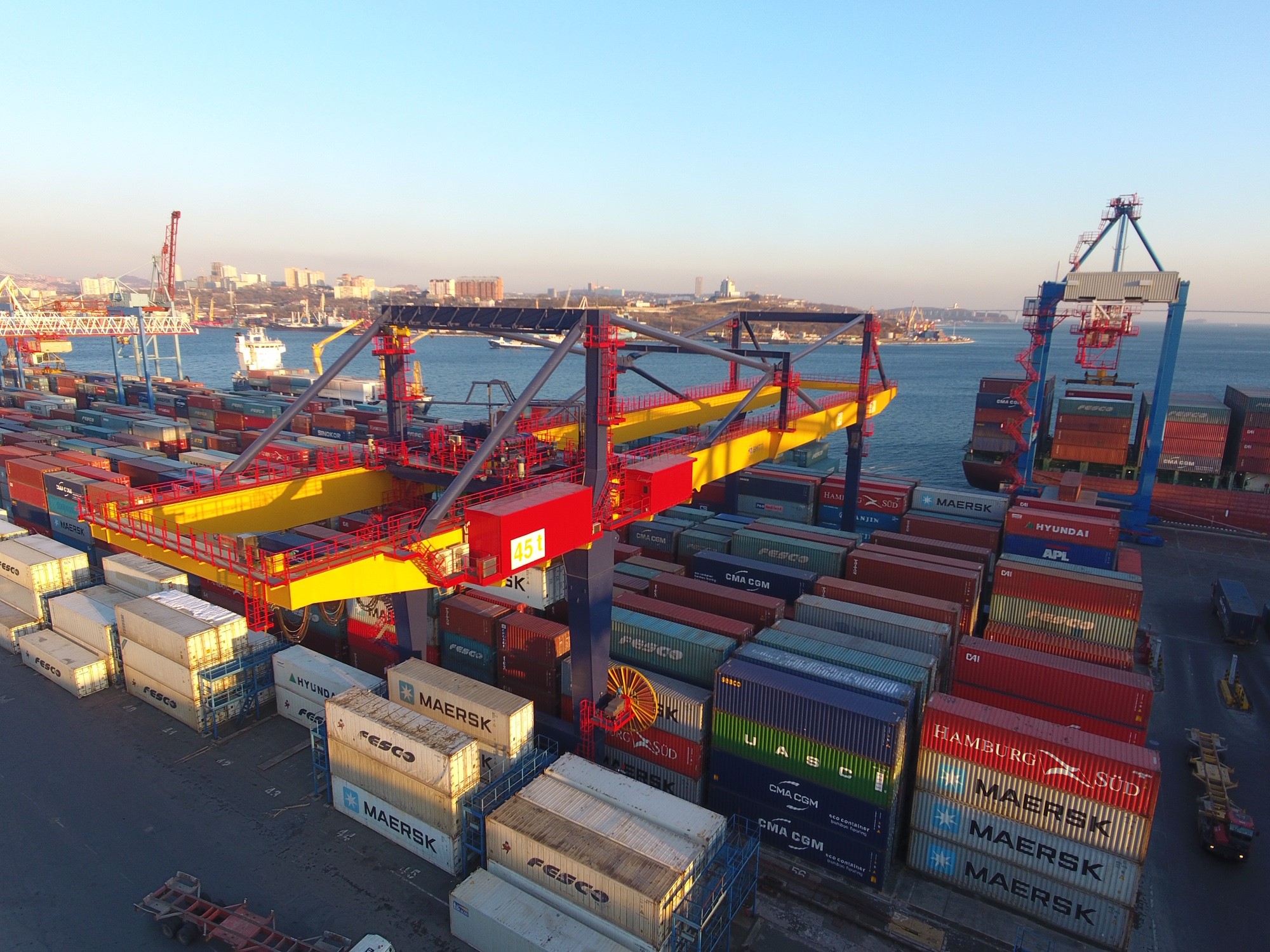VMTP puts into operation two new cranes for container handling VMTP puts into operation two new cranes for container handling