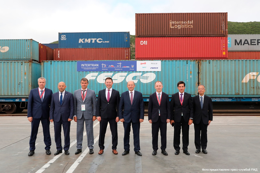 Russian Railways and FESCO launch fully electronic document flow for import cargo to reduce shipping time through Vladivostok by 4 days Russian Railways and FESCO launch fully electronic document flow for import cargo to reduce shipping time through Vladivostok by 4 days