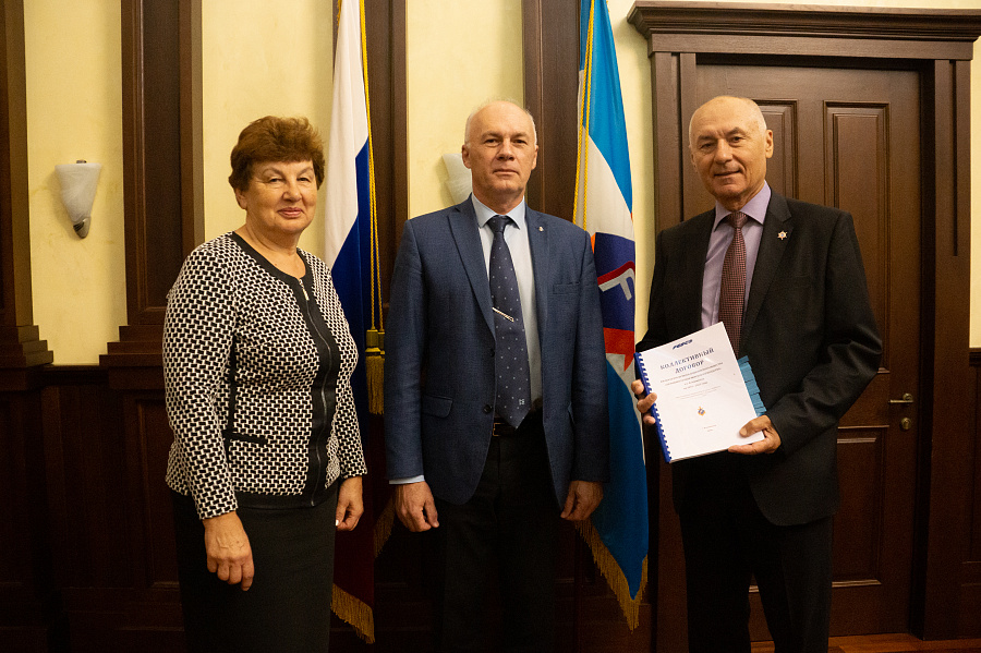 FESCO branch office in Vladivostok and trade unions signed a new collective agreement until 2022 FESCO branch office in Vladivostok and trade unions signed a new collective agreement until 2022