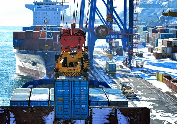 During holiday season, FESCO offers free container storage in Commercial Port of Vladivostok