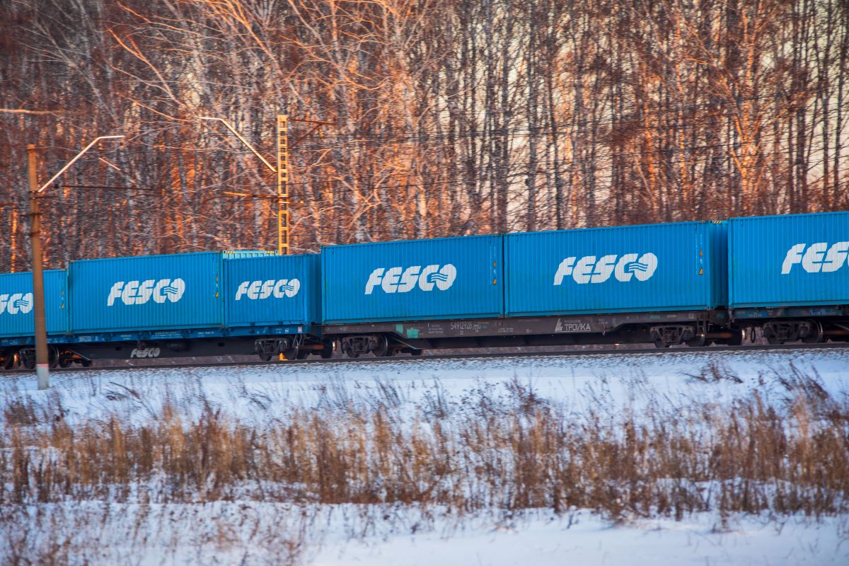 FESCO dispatches a batch of electric cars from China to Russia for the first time